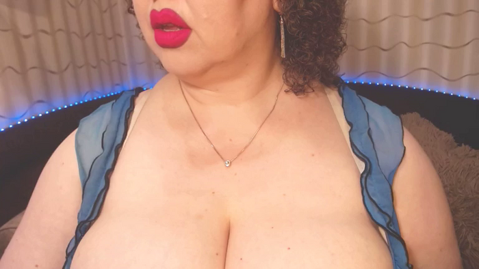 CurvyKatty40DD