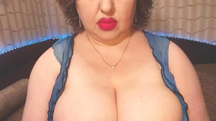 CurvyKatty40DD