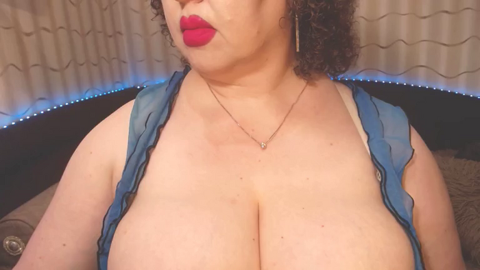 CurvyKatty40DD