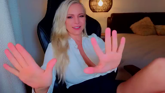 MsLindsayDevis