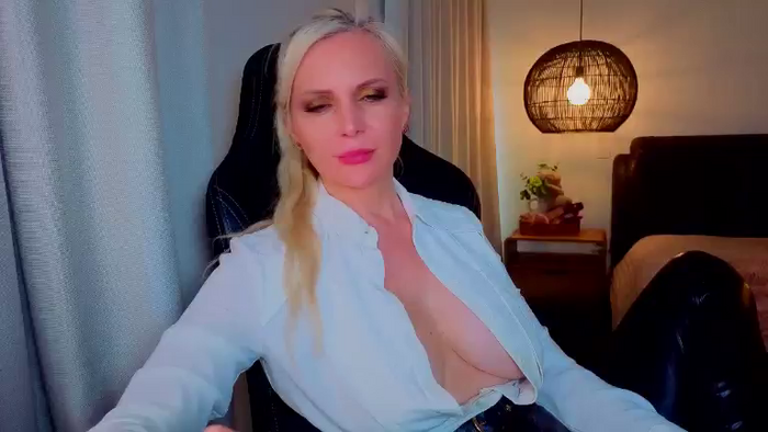 MsLindsayDevis