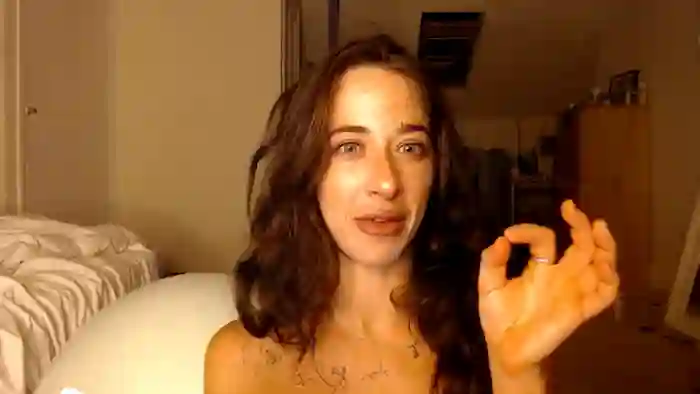 2025/08/25/streamate-klaradelgado-21-23-32