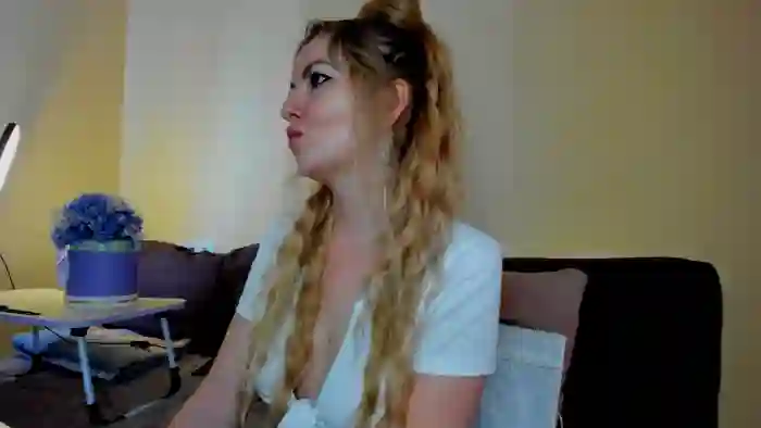 2025/08/25/streamate-moonlightgirl-05-57-49
