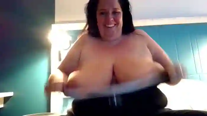 2025/08/25/streamate-queen_dee_x-19-33-37