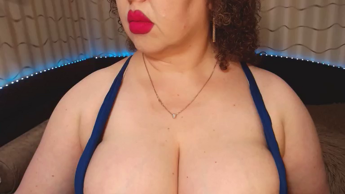 CurvyKatty40DD