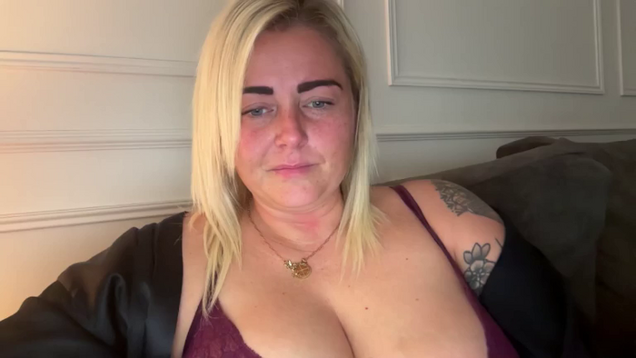Busty_Lucy_UK