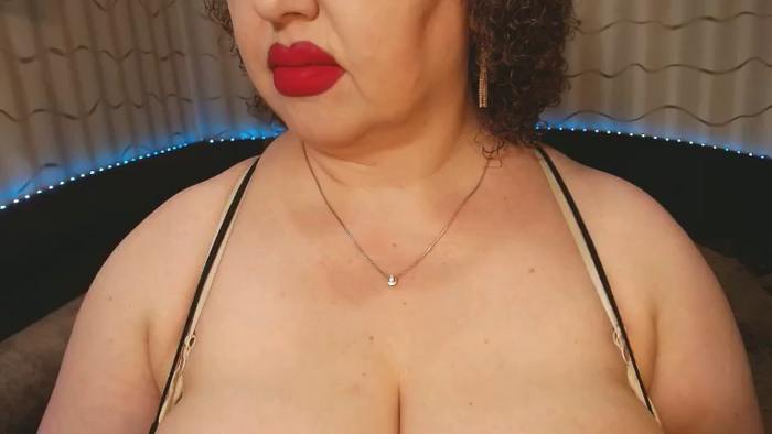 CurvyKatty40DD