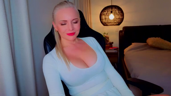 MsLindsayDevis