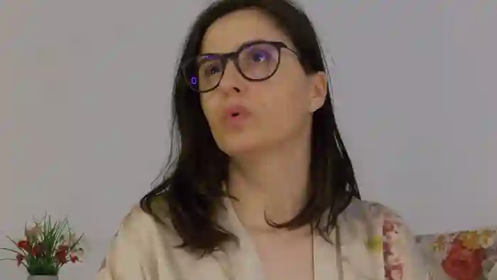 2025/08/31/streamate-sophieerain-08-39-50