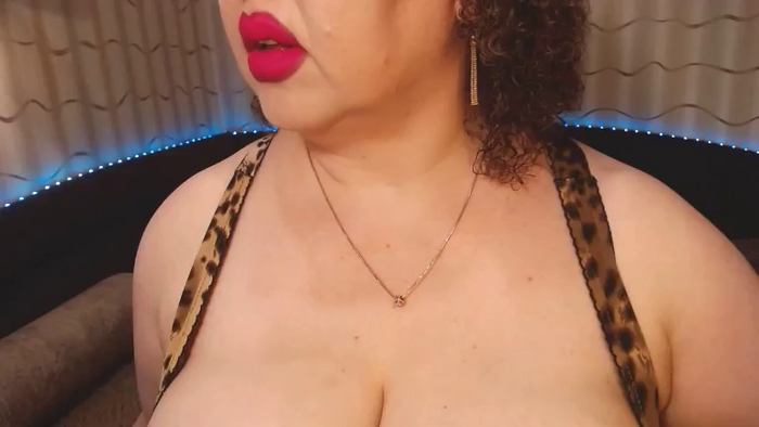 CurvyKatty40DD