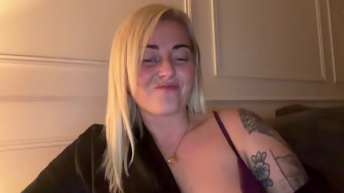 Busty_Lucy_UK