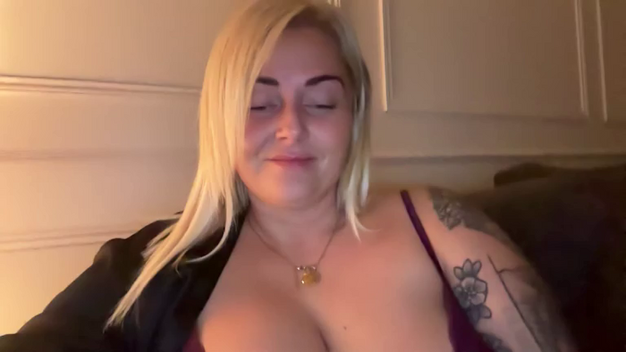 Busty_Lucy_UK