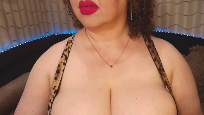 CurvyKatty40DD
