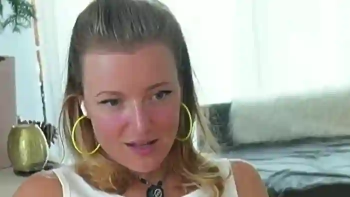 2025/09/14/streamate-ameliacutie69-08-43-38