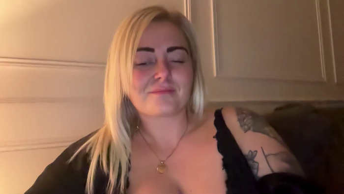 Busty_Lucy_UK