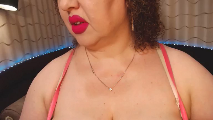 CurvyKatty40DD