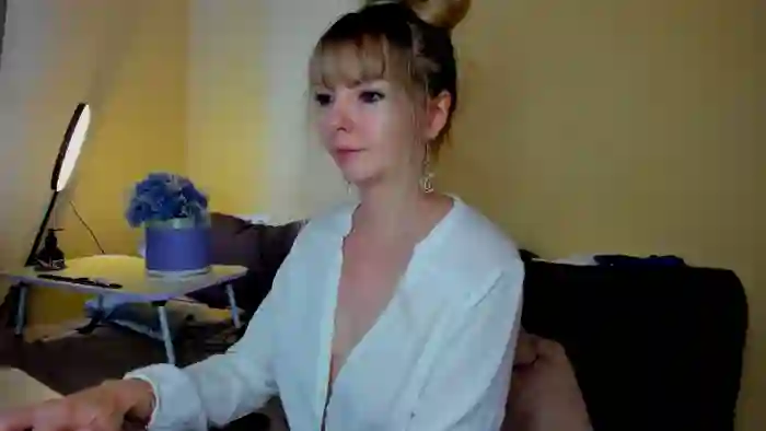 2025/09/18/streamate-moonlightgirl-05-38-28