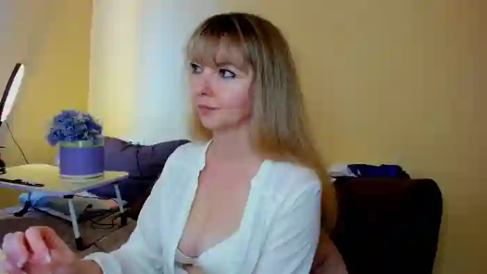 2025/09/19/streamate-moonlightgirl-10-37-41