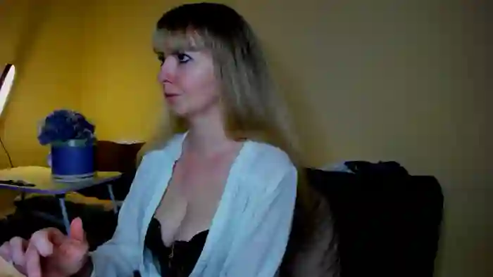 2025/09/19/streamate-moonlightgirl-17-00-48