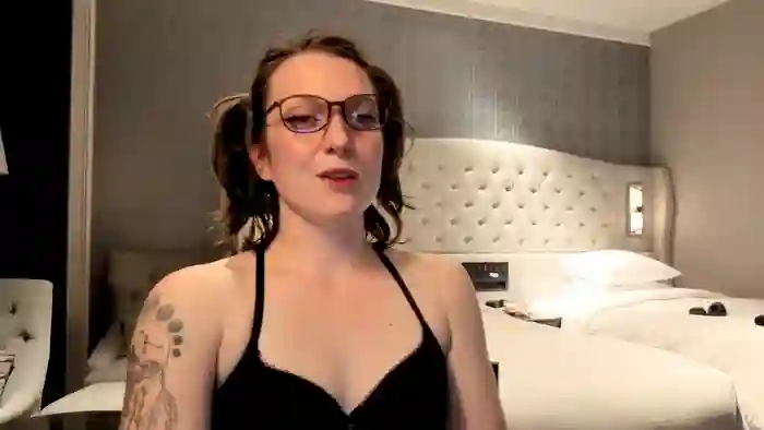 2025/10/23/streamate-artiepaints-10-48-56