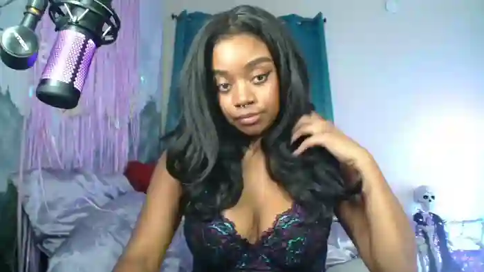 2025/10/23/streamate-robinthesiren-06-37-43