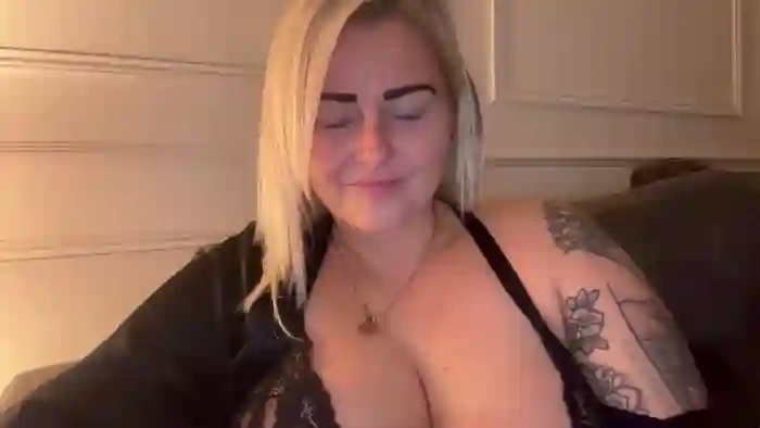 2025/10/24/streamate-busty_lucy_uk-06-40-57