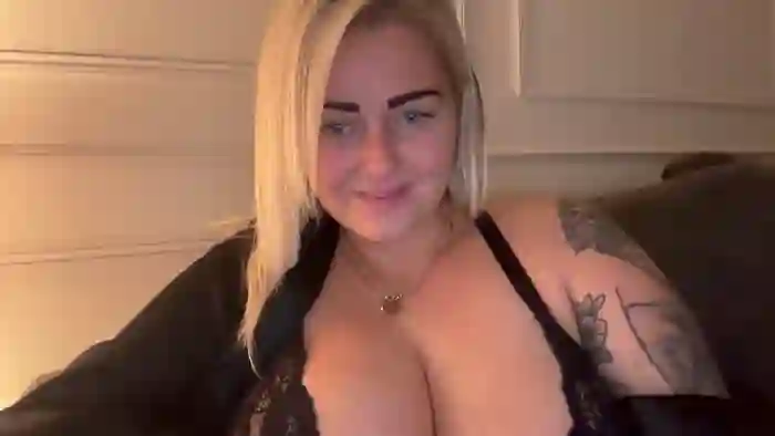 2025/10/24/streamate-busty_lucy_uk-06-54-40
