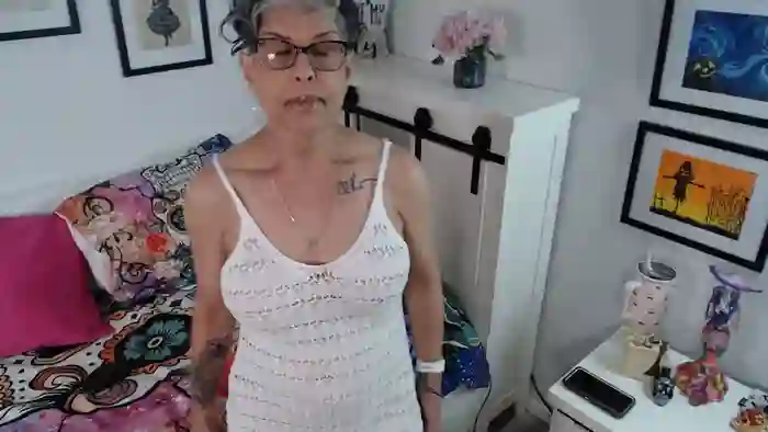 2025/10/24/streamate-izzyoncam-14-46-52