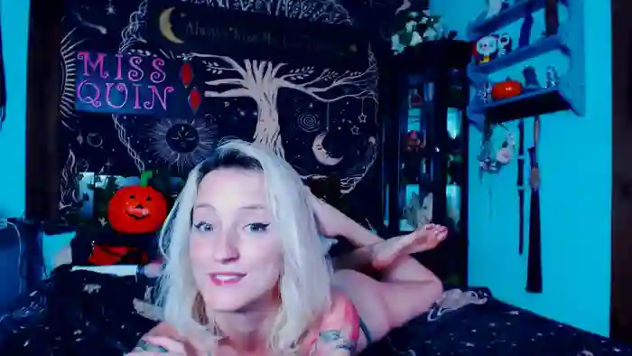 2025/10/24/streamate-missquincam-15-01-25