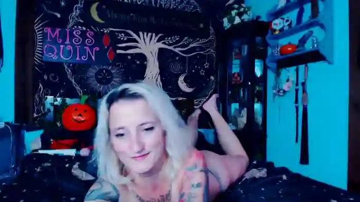 2025/10/24/streamate-missquincam-18-51-49