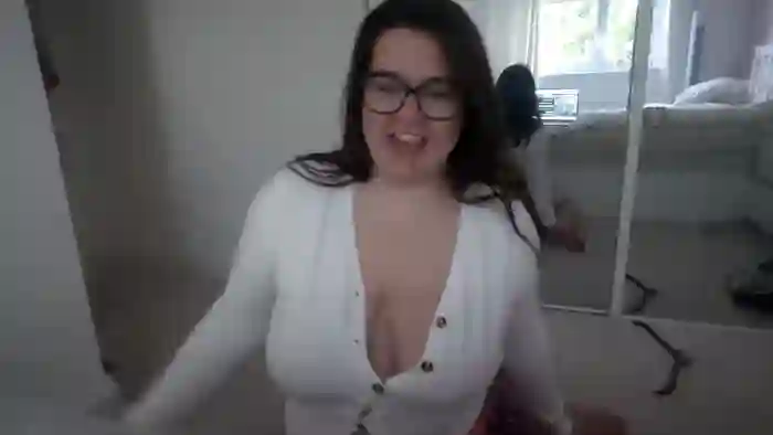 2025/10/25/streamate-ladyred_uk-16-40-07