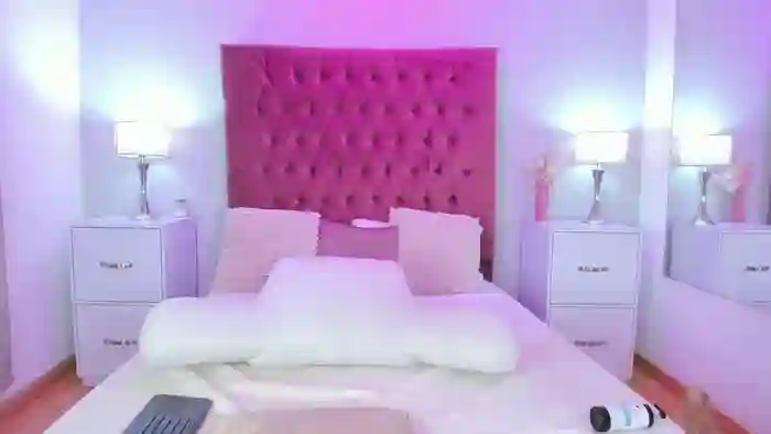 2025/10/25/streamate-meganchase-03-49-55
