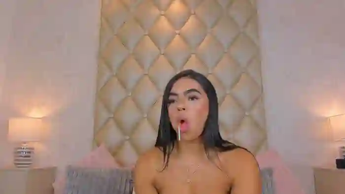 2025/10/25/streamate-miaacaastro-18-48-41