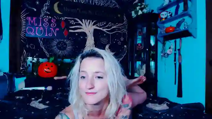 2025/10/25/streamate-missquincam-12-53-37
