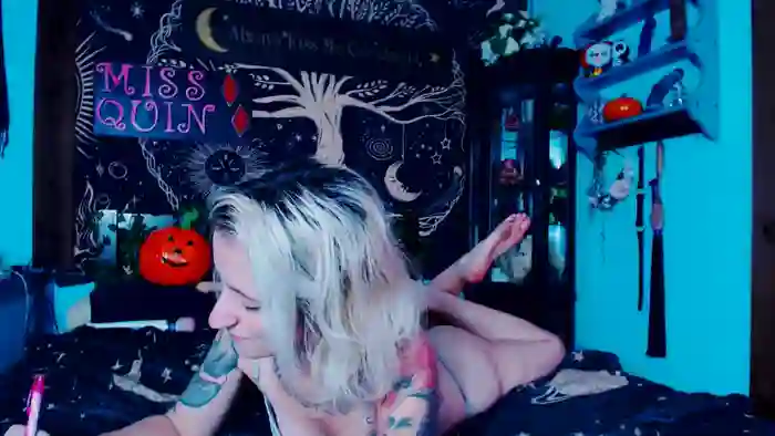 2025/10/25/streamate-missquincam-14-00-37