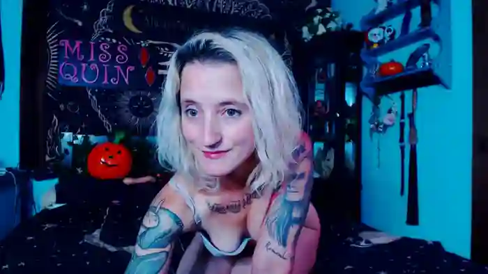 2025/10/25/streamate-missquincam-15-36-38
