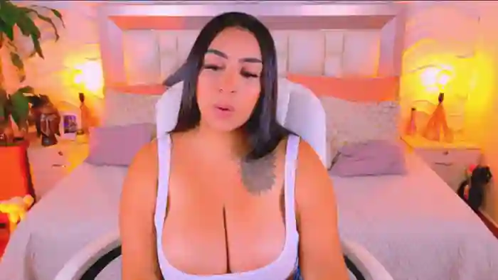 2025/10/26/streamate-martinapiero-01-17-38