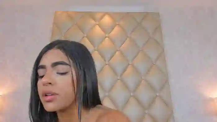 2025/10/26/streamate-miaacaastro-20-53-13