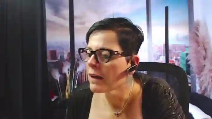 2025/10/26/streamate-mollysun-17-38-02