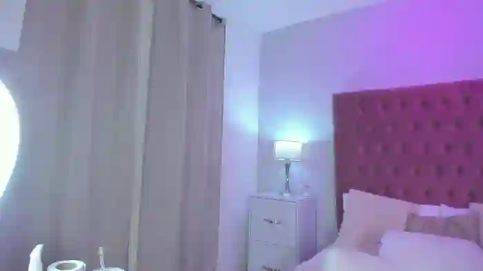 2025/10/27/streamate-meganchase-00-04-04
