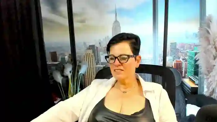 2025/10/28/streamate-mollysun-18-49-20