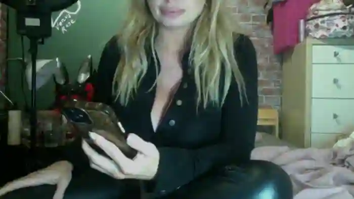 2025/10/30/streamate-lisavontease-17-25-55