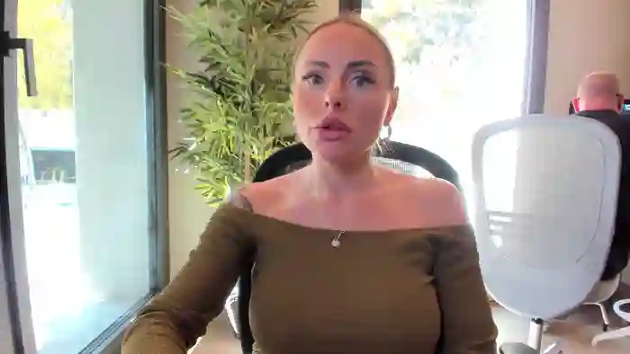 2025/11/11/streamate-emmaaaa-13-22-54