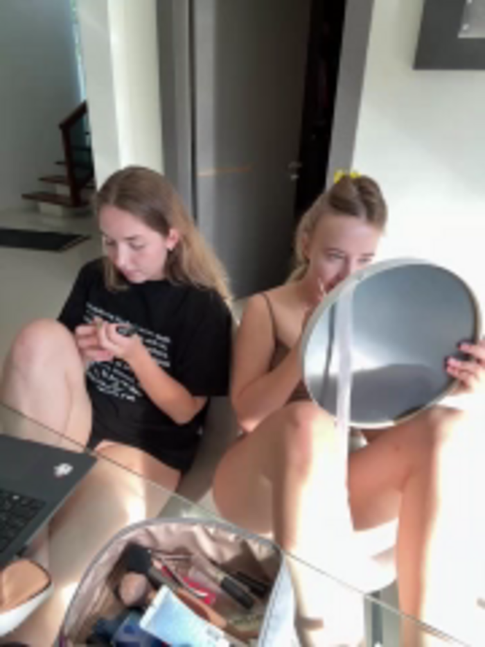 Nura_n_Sarah