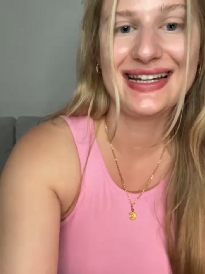 Busty-Ellie
