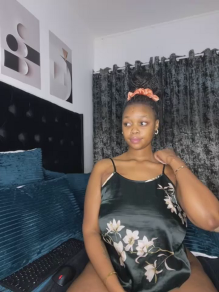 QueenTee23