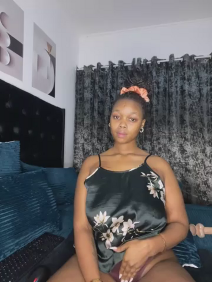 QueenTee23