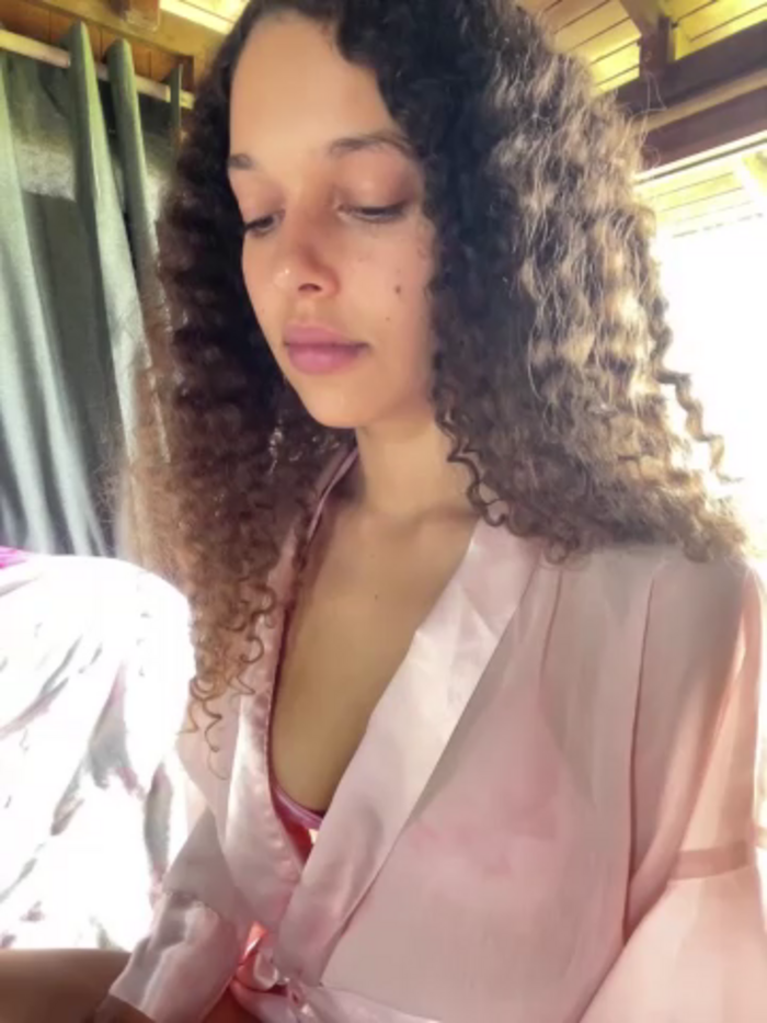 Rati_Curly