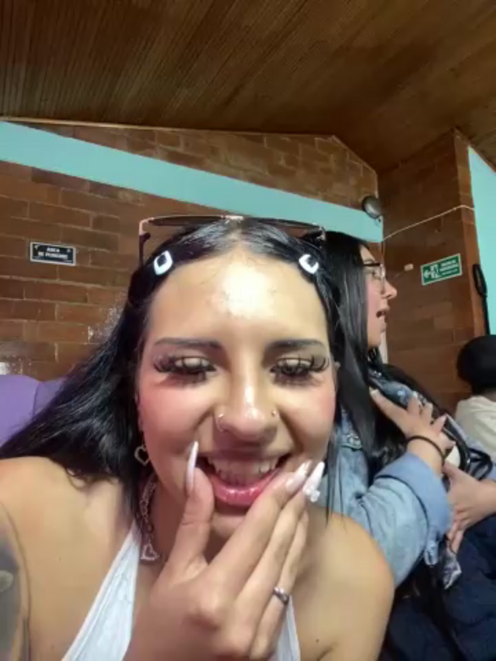 Hilary_pinkk