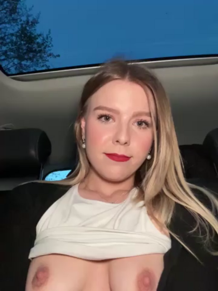 LaraBlond
